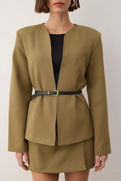 Trendyol Collection Відкритий хакі з поясом, звичайний крій, тканий блейзер TWOAW26BC00056