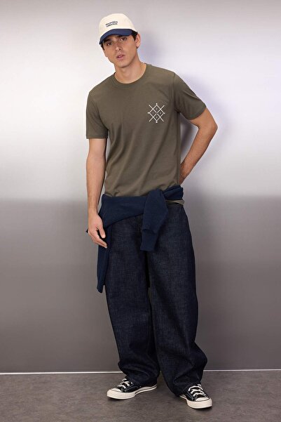 Trendyol Collection Χακί κανονικό/κανονικό κομμένο μπλουζάκι με λαιμόκοψη με στάμπα κοντό μανίκι 100% βαμβάκι TMNSS20TS0984