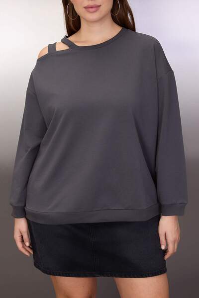 Trendyol Curve Πλεκτό φούτερ με λεπτομέρεια ανθρακί με λαιμόκοψη και κοψίματα TBBAW26AO00017