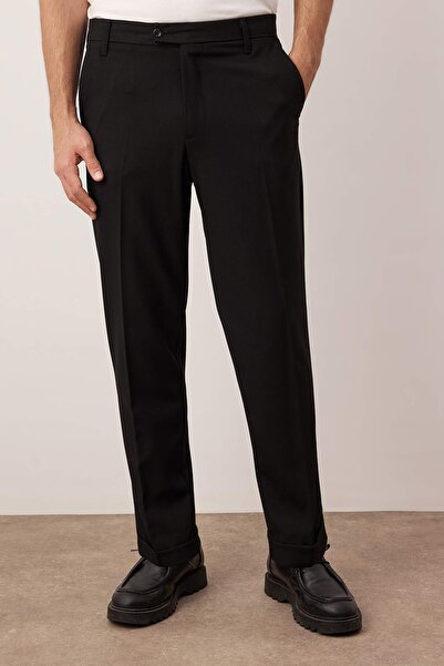Trendyol Collection Czarne męskie spodnie typu boyfriend fit TMNAW26PL00017
