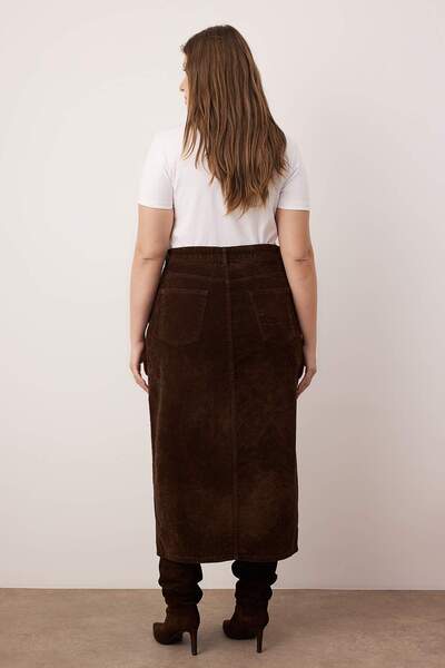 Trendyol Curve Καφέ τζιν φούστα με σχισμή σε στυλ σουέντ μεγάλου μεγέθους TBBAW26AZ00036