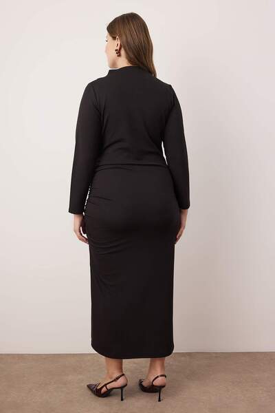 Trendyol Curve Μαύρο φόρεμα με λεπτομέρεια από κρεπ πλεκτό μεγάλου μεγέθους TBBAW26AH00055