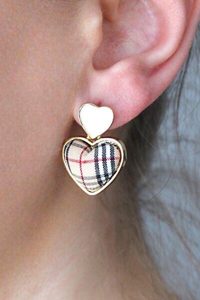 Nenya أقراط من الفولاذ على شكل قلب منقوشة من Brberry