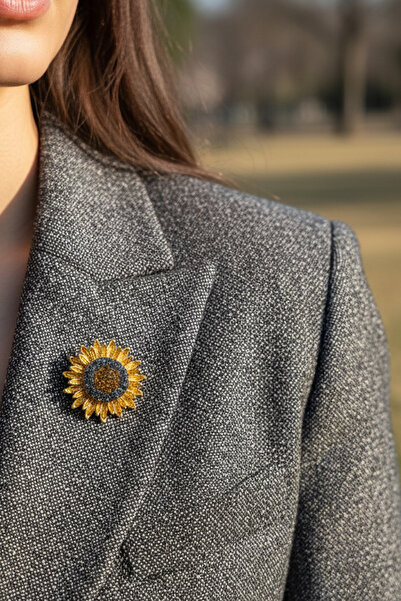 Modex Altın Rengi Taş Detayl Ay Çiçeği Broş (4cm)