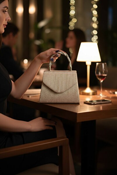 Classbag Χρυσή γυναικεία βραδινή τσάντα φορέματος με ασημένιο λουράκι αλυσίδας