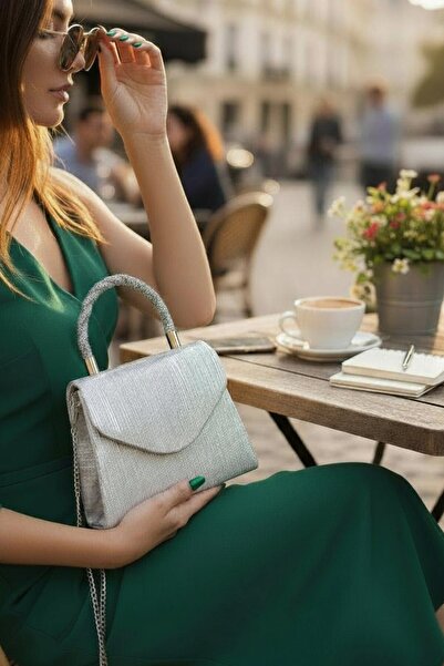 Classbag Ασημένια γυναικεία βραδινή τσάντα φορέματος με ασημένιο λουράκι αλυσ...