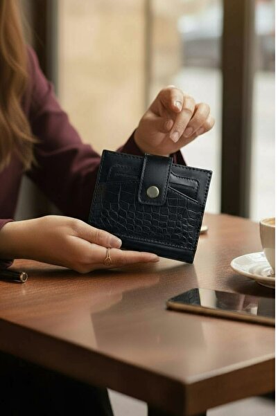 Classbag Kadın Siyah Timsah Desenli Temassız Kartlık Detaylı Kare Cüzdan
