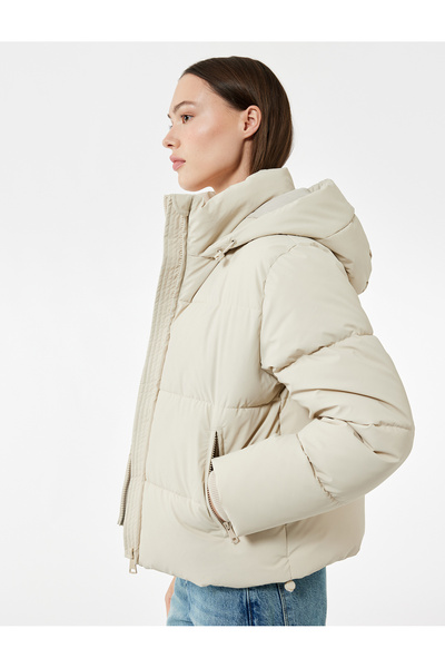 Koton Polar Crop puffer kabát s kapucí, dlouhým rukávem a kapsou na zip