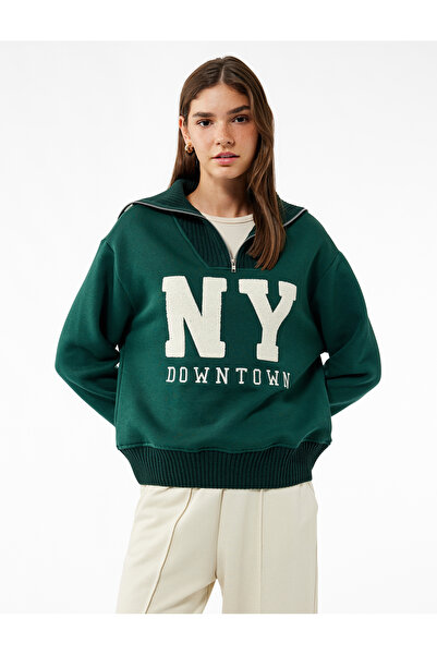 Koton سويت شيرت كبير الحجم مطرز على شكل دمية دب بأكمام طويلة وسحاب نصفي