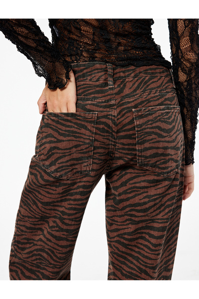 Koton Pamuklu Taş Detaylı Düğmeli Cepli Leopar Desenli Jean Pantolon - Longer Straight Jean
