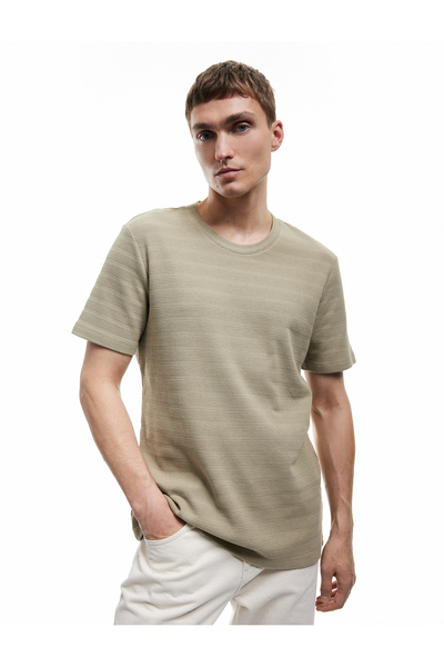Koton Crew Neck Textured Buckle Fabric Short Sleeve Cotton Slim Fit T-Shirt