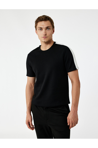 Koton Μπλουζάκι με κοντό μανίκι και λαιμόκοψη με αντίθεση χρώματος