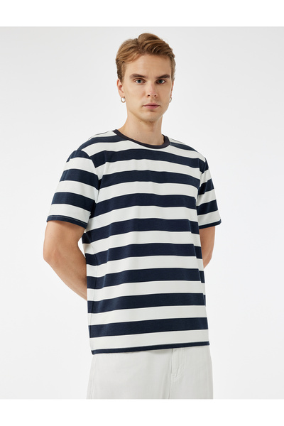 Koton Regular Fit Kısa Kollu Tok Kumaş Çizgili Bisiklet Yaka Tişört