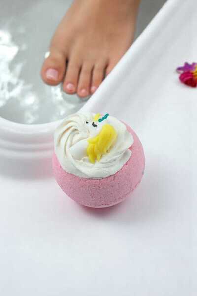 Lotus Cupcake Banyo Bombası 135/145gr – Oyuncaklı Kokulu El Yapımı