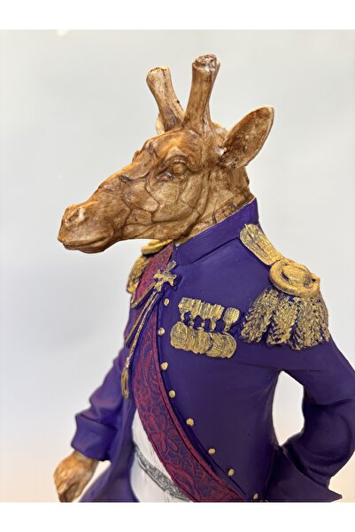 Artivo Dekoratif Zürafa Figürü Heykel – Mor Ceketli Şık Masa Üstü Obje ve Hediyelik Ev Ofis Aksesuarı