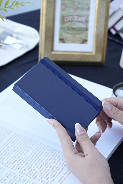 Victoria's Journals Classic 2026 Daily Agenda A6 (9X14 cm) Hard Cover Ivory 70Gr.