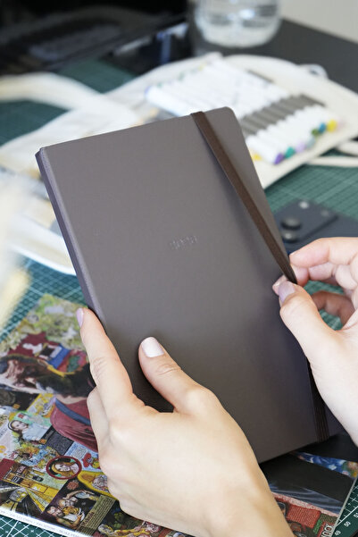 Victoria's Journals Classic 2026 Weekly Agenda 13X21 cm Hard Cover.