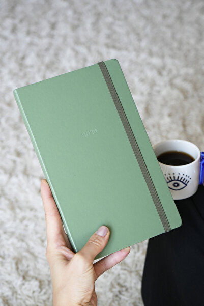 Victoria's Journals Classic 2026 Weekly Agenda 13X21 cm Hard Cover.