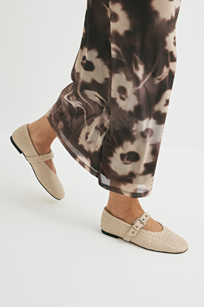 LUTVELIZADE Babet 2503 - Gümüş Toka Detaylı Bej Örgü Kadın Babet