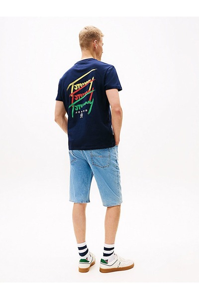 Tommy Hilfiger تي شيرت تومي هيلفيغر رجالي بشعار جرافيكي باللون الأزرق الداكن من الخلف