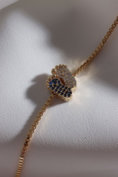 LA PERRY ACCESSORIES سوار ذهبي على شكل قدم من الزركون باللون الأبيض والأزرق الداكن