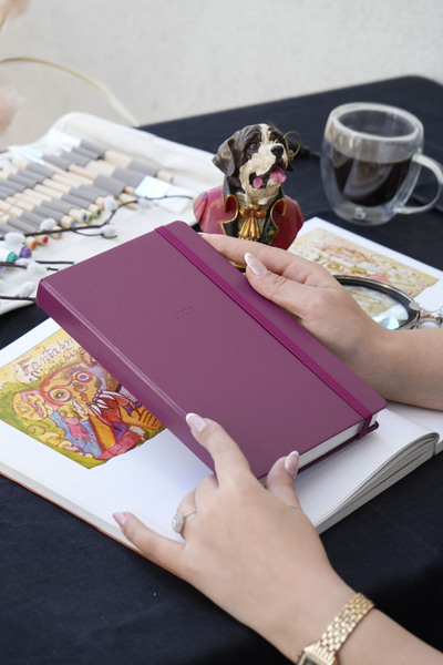 Victoria's Journals Classic 2026 Daily Agenda 13X21 cm Hard Cover Ivory 70Gr.