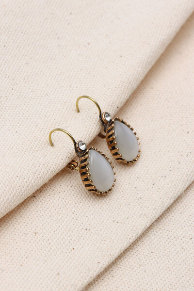 LA PERRY ACCESSORIES أقراط أصلية من الحجر الأبيض كبيرة الحجم