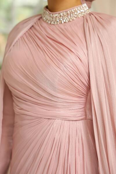 Olcay Βραδινό φόρεμα Yoryo με μεταξωτό τζιν με λεπτομέρεια από πέτρα στο λαιμό PUDRA 1247