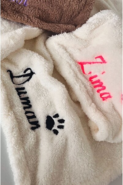 İsimli Kişiye İsme Özel Nakış İşlemeli Ekru Beyaz Kedi Köpek Battaniyesi Yıkanabilir Premium Peluş