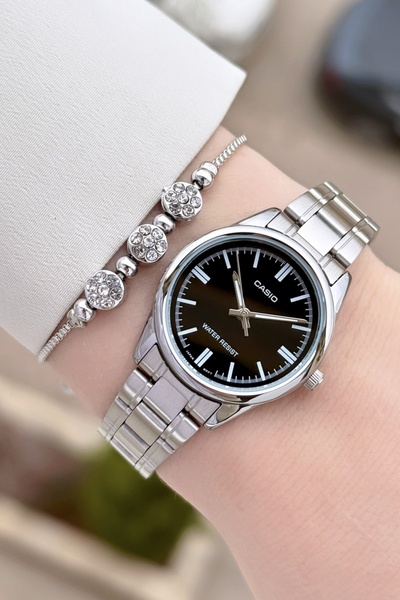 Casio Metallic Women's Wristwatch