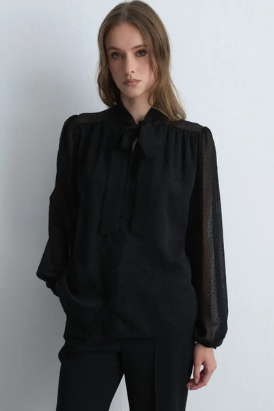 Gusto Puanlı Flok Fularlı Bluz - Siyah
