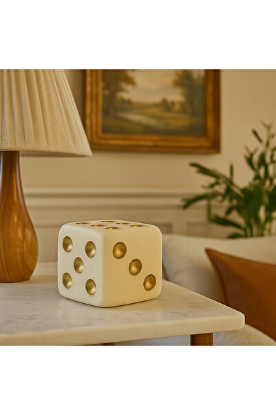 Vi Markets مجسم نرد ديكوري بلون عاجي ونقاط ذهبية يضفي لمسة فخمة وأنيقة.