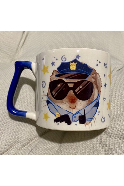 westartic هامستر حزين وحزين جداً - مهنة: شرطي (شرطة) كوب قهوة