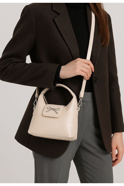 Housebags Krem Fiyonk Aksesuarlı Uzun Askılı Minimalist Omuz Çantası 283