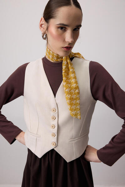 Touché Privé Buttoned Short Vest