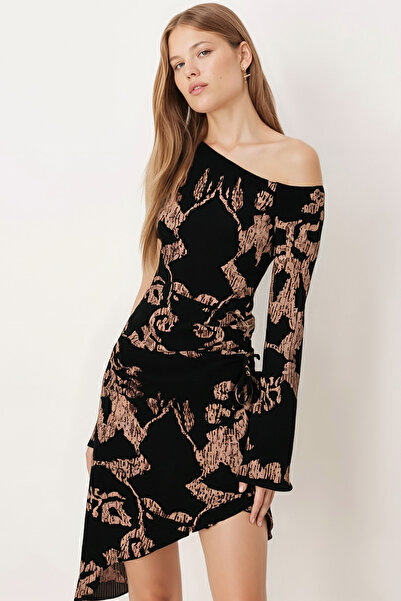 armonika Kadın Siyah-Bej Düşük Omuz Yandan Büzgülü Eteği Asimetrik Vücuda Oturan Elbise ARM-26K001041