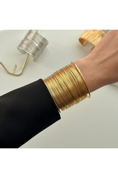Bluw Jewelry سوار سلكي سميك قابل للتعديل باللون الذهبي