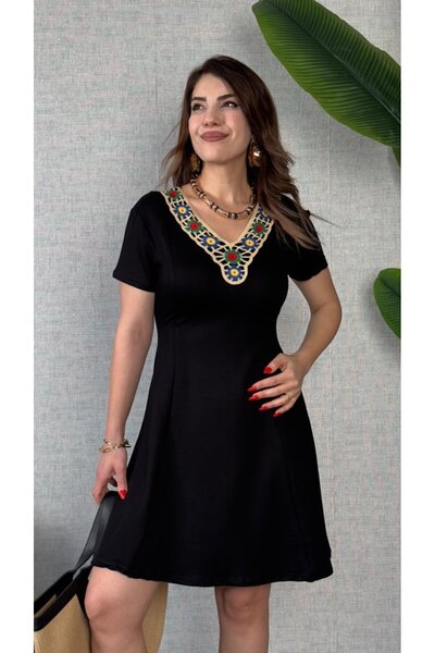 Modayakamoz Kadın Penye Kumaş Çiçek Desenli Nakışlı Elbise