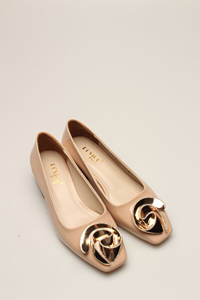 İDİL كعب نسائي من الجلد اللامع باللون البيج