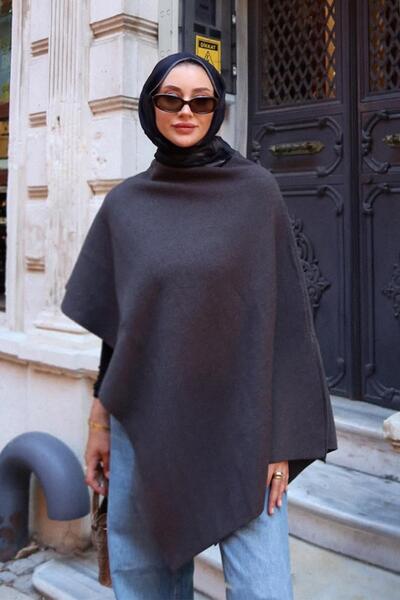 carell Η επιλογή της Σουμέιρα Γιλμάζ: Ασύμμετρο πλεκτό καπάκι ανθρακί