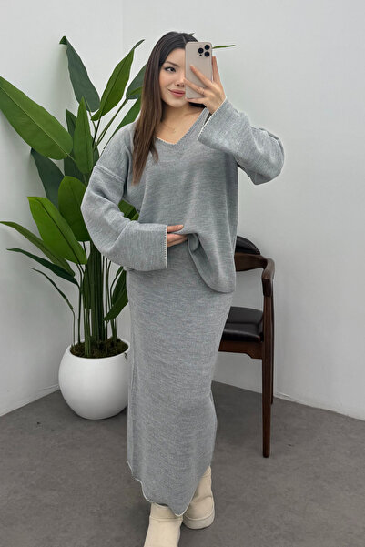 Bipantolon Women's Gray Shepherd Stitch Detailed V-Neck Sweater Skirt Knitwear Set