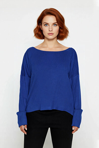 PayBuy Women's Plus Size Relaxed Fit Acrylic Solid Pattern Knitwear Sweater Stylish Choice for Winter Daily Outfits