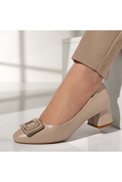 Modlet.ro Pantofi de damă bej cu toc și detalii metalice MOD12981