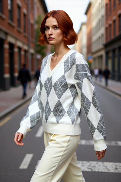 PayBuy Kadın Ekru Gri Oversize V Yaka Baklava Desen Düşük Kol Kalın Triko Kazak Kışlık Kombinlerinize