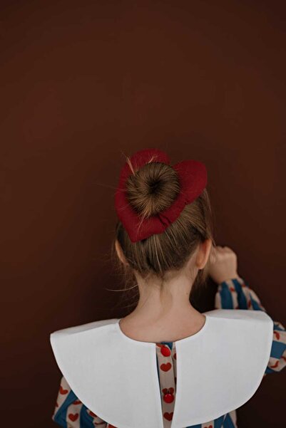 ilo and friends ربطة شعر على شكل قلب