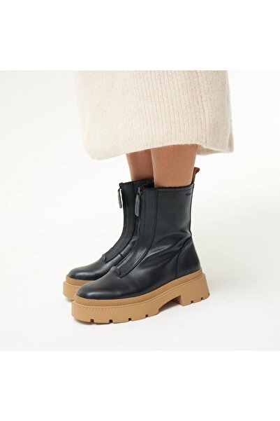 Tamaris black boots with brown sole