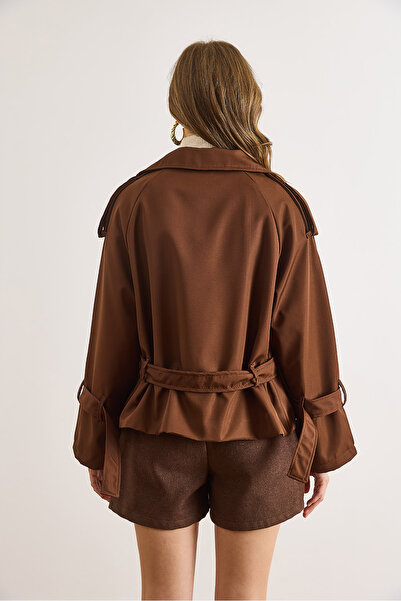 Olalook Kadın Kahverengi Astarlı Kuşaklı Kısa Bondit Trençkot TRC-00000014