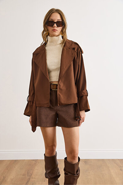 Olalook Kadın Kahverengi Astarlı Kuşaklı Kısa Bondit Trençkot TRC-00000014