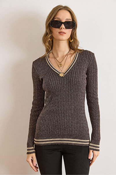 Olalook Дамски кафяв пуловер с V-образно деколте, райета и плетени коси KZK-19001027