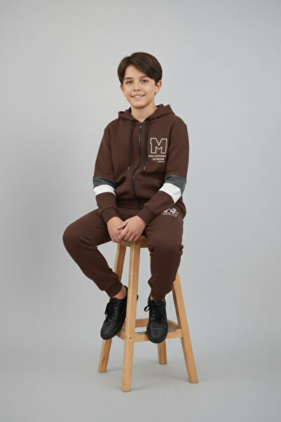 zubi baby & kids wear طقم رياضي للأطفال بسحاب وطباعة بنية اللون